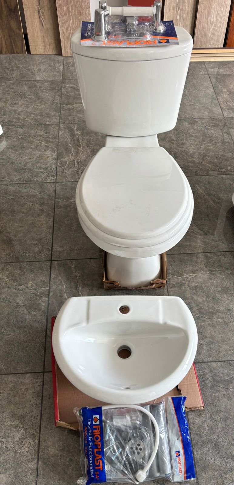 COMBO SANITARIO TREBOL (LLAVE, ACOPLE, SIFON, DEAGUE) 